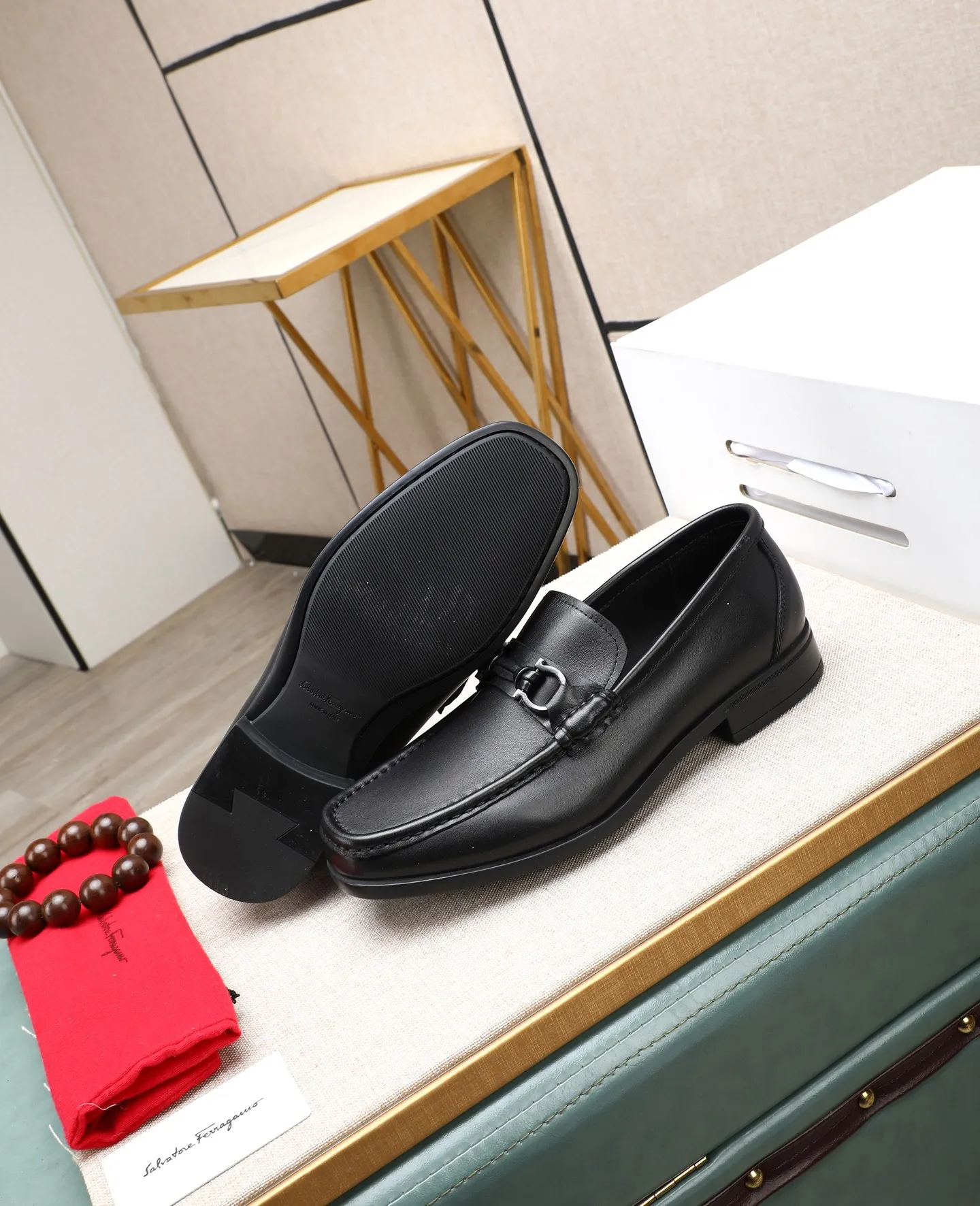 Men's clothing and shoes 💰700📛📛High-end goods! Salvatore Ferragamo is the world's top luxury footwear brand. It comes from Italy, the kingdom of fashion. It is famous all over the world for its traditional handmade design and novel styles... 🚶🏻🚶🏻 Top-quality suit shoes are sold simultaneously at the counter. This style is purely handmade. The fabric is imported Italian calfskin➕soft water-dyed cowhide lining. Specially available with original deep rubber outsole🌀🌀Size: 38➖44